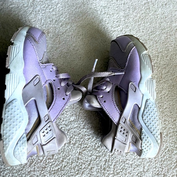 EUC Nike Huaraches lavender and gray - Picture 4 of 8